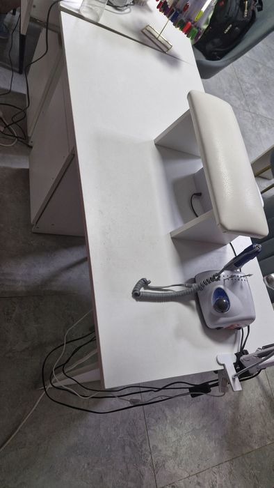 Продам маникюрный стол