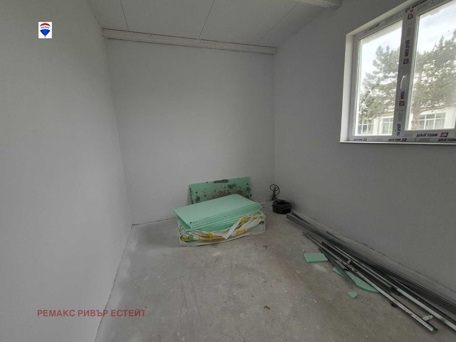 Дава се под наем Промишлена сграда в с. Смирненски, Област Русе - 365 кв.м за 1000 € - Снимка #10