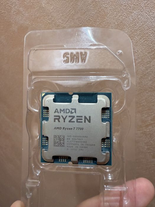 AMD Ryzen 7 7700 BOX с охладител