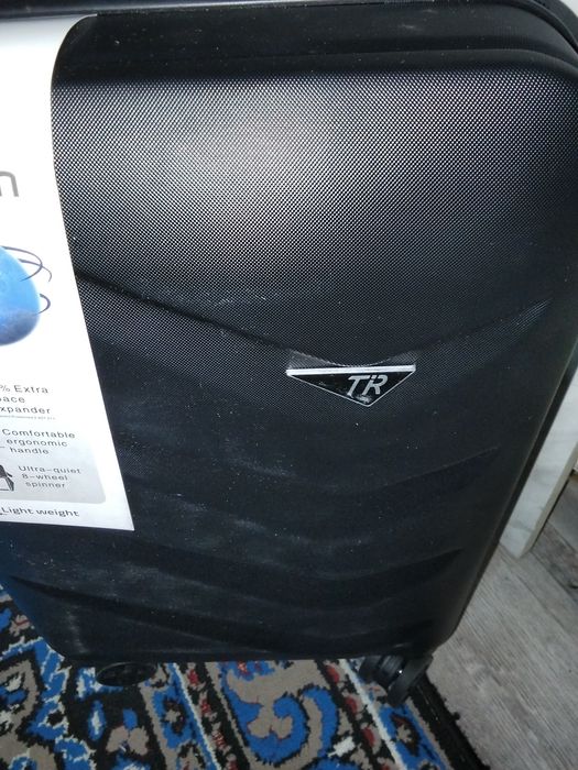 Чемодана новый почти