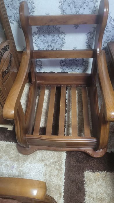 Mebel (kreslo, divan, stol)
