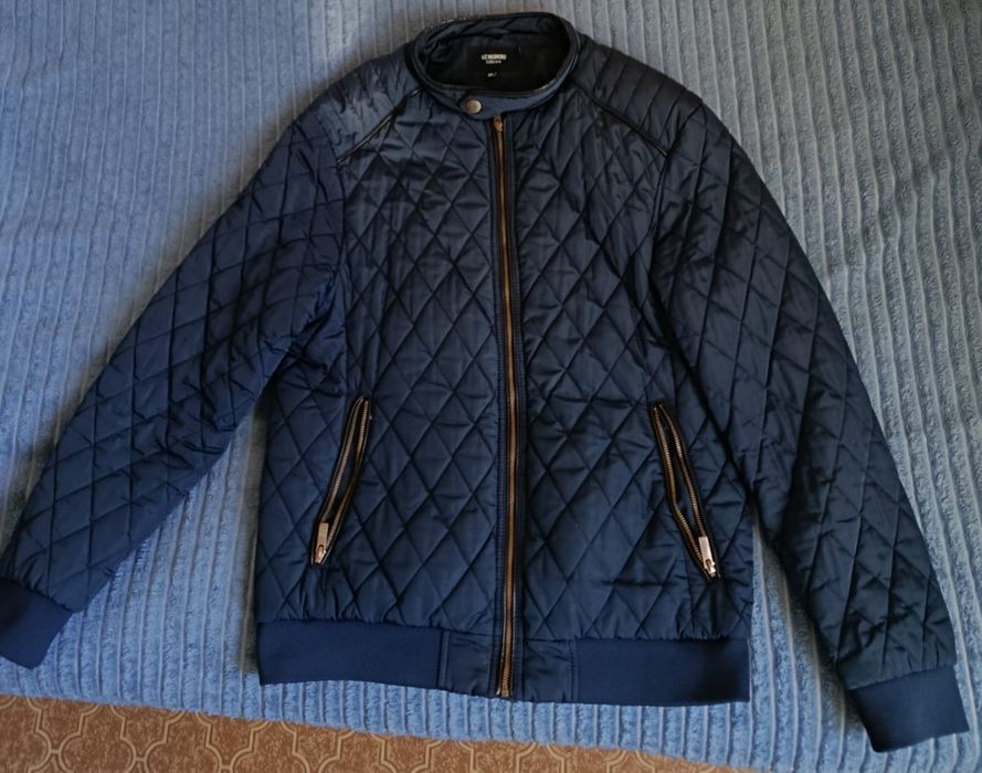 Куртка в хорошем состоянии.