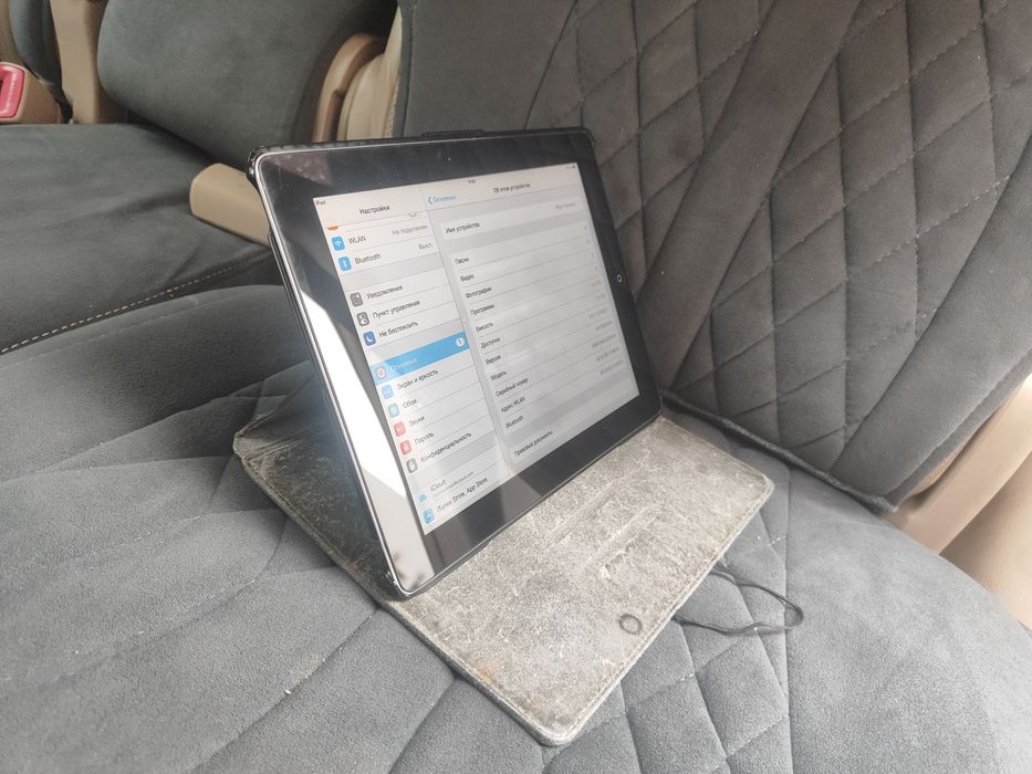 Планшет iPad 2 с кожанным чехлом