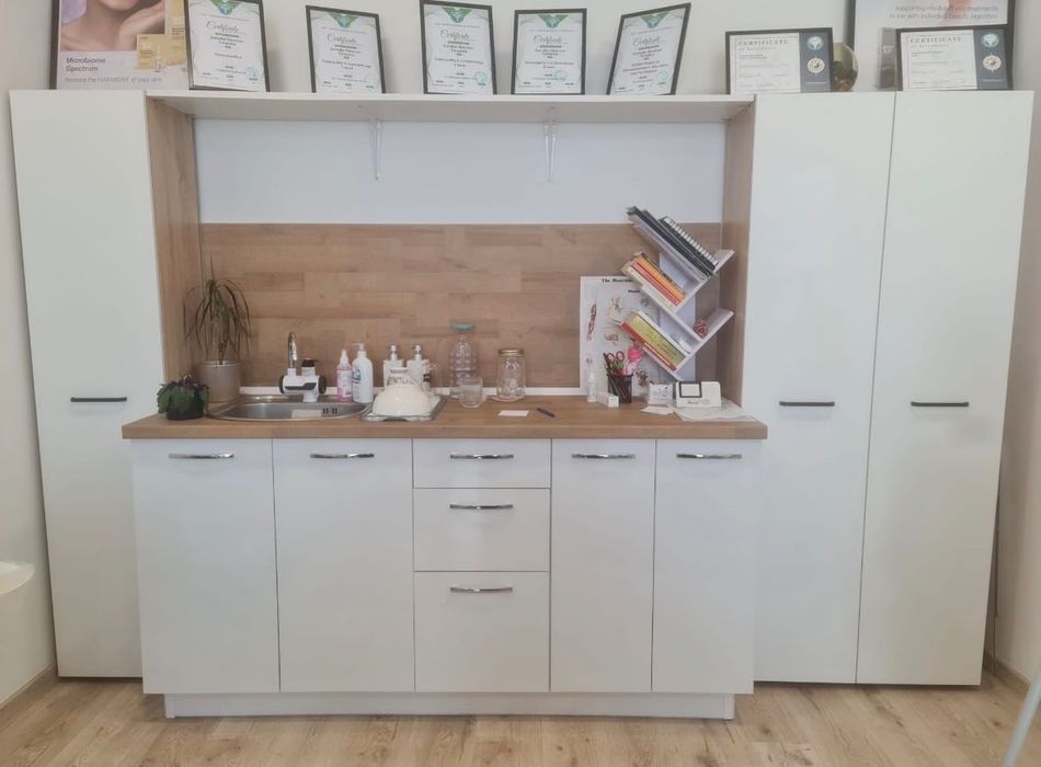 Модулна кухня в бяло