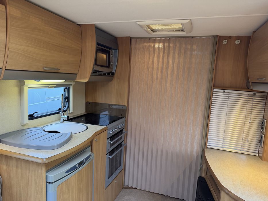 Каравана Swift Charisma-Френска спалня/Форселт/Солар/Платено мито