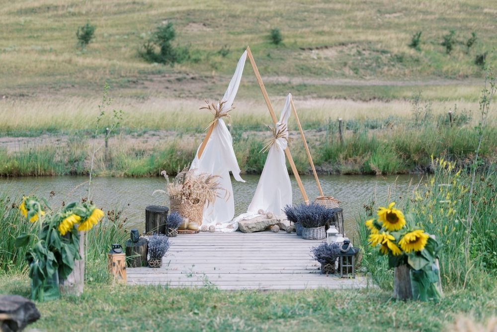 Decorații de nuntă boho/ rustic, servicii personalizate și flori