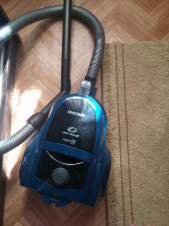 Классный пылесос со стаканчиком контейнер