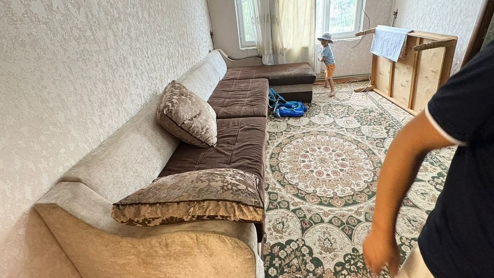 Диван срочно срочно срочно продам