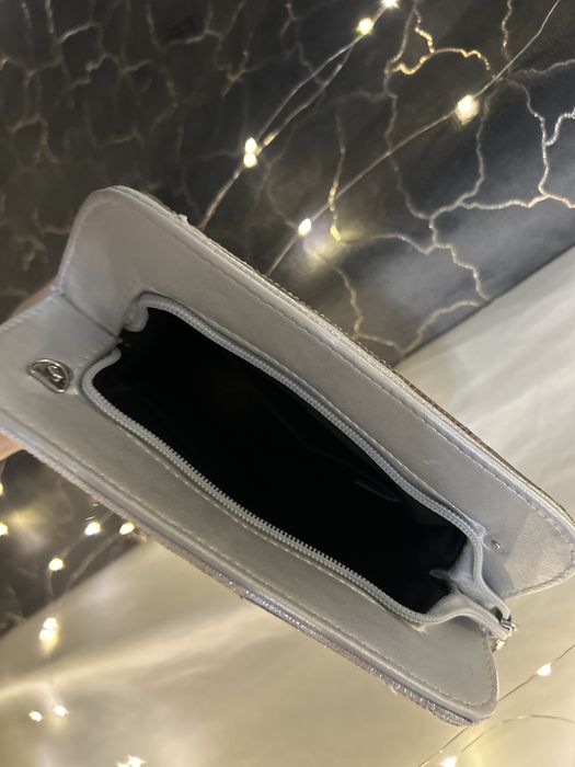 Продам Клатч с камушками. Блестящий