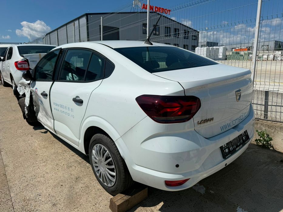 Dezmembrez Logan 3 berlina 2022 alb 1.0 tce H4D F4 volan stanga