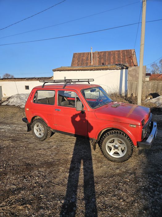 Автомобиль ваз лада 2121