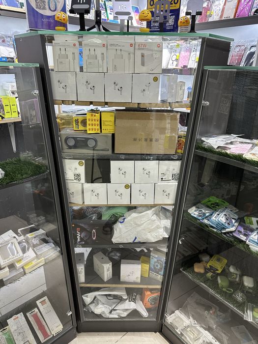 Vitrina telfon aksesuar sotilgan