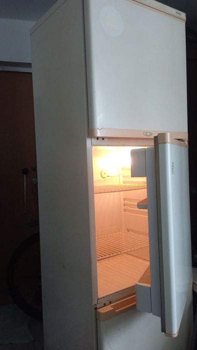 Холодильник хорошо работает есть торг