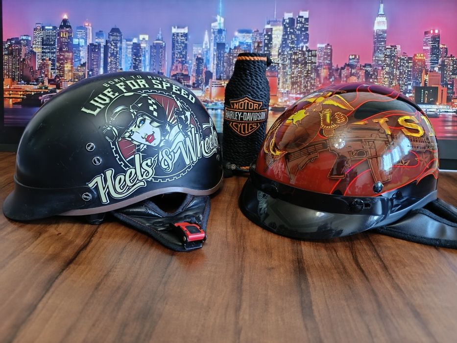 Два шлема+чехол на бутылку от Harley Davidson