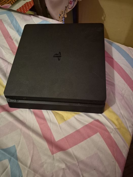Consola ps4 slim 300 lei