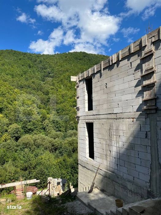Cabana 5 camere, teren de 1000 mp, Valea Ierii