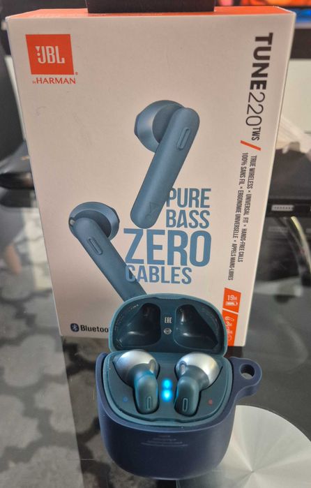 Безжични слушалки - "JBL Tune 220"