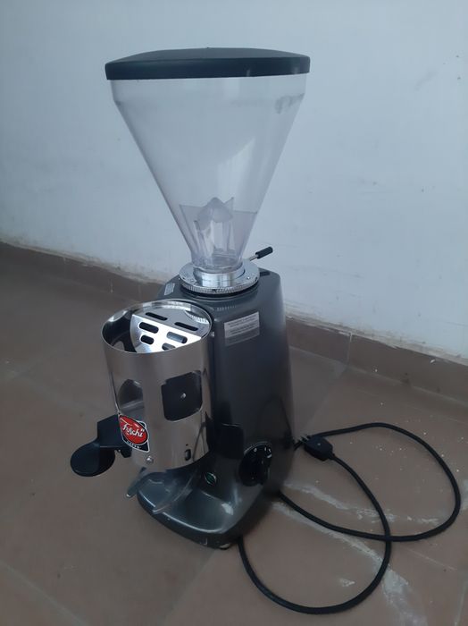 Vand mașina de macinat cafea risnita