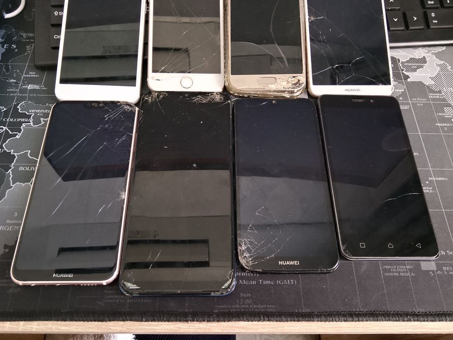 Телефони за части