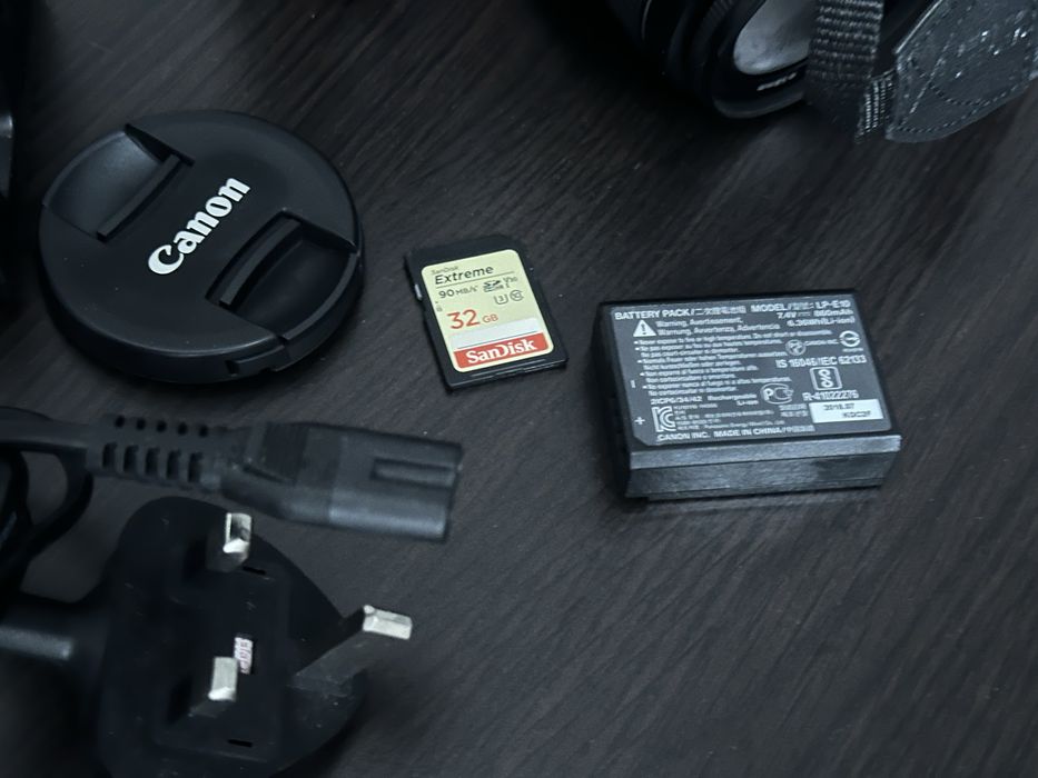 Canon EOS 4000D + obiectiv 18-55mm