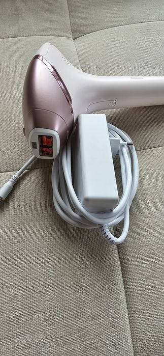 Фотоепилатор за обезкосмяване със SenseIQ Lumea IPL 9000 Series