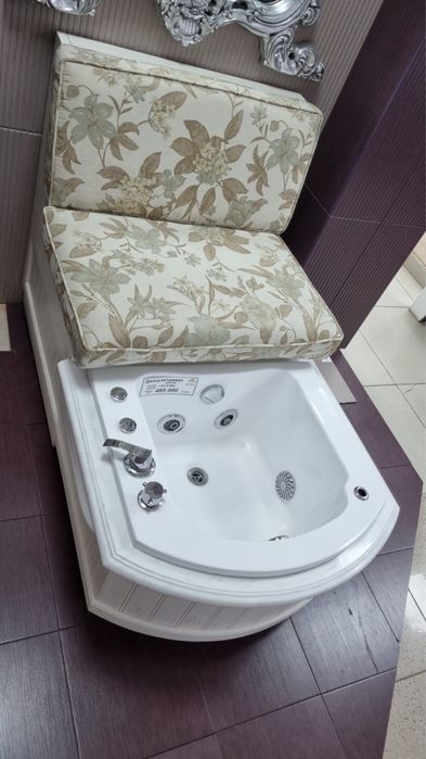 Продается джакузи с диваном