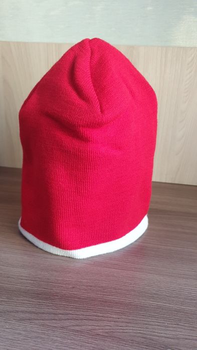 Шапка UFC красная