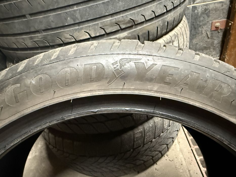 Goodyear 235/45/18