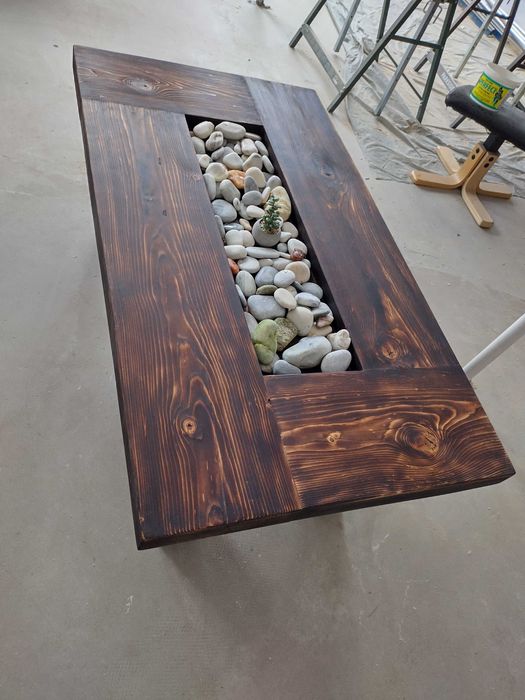 Бутикова холна маса от дърво