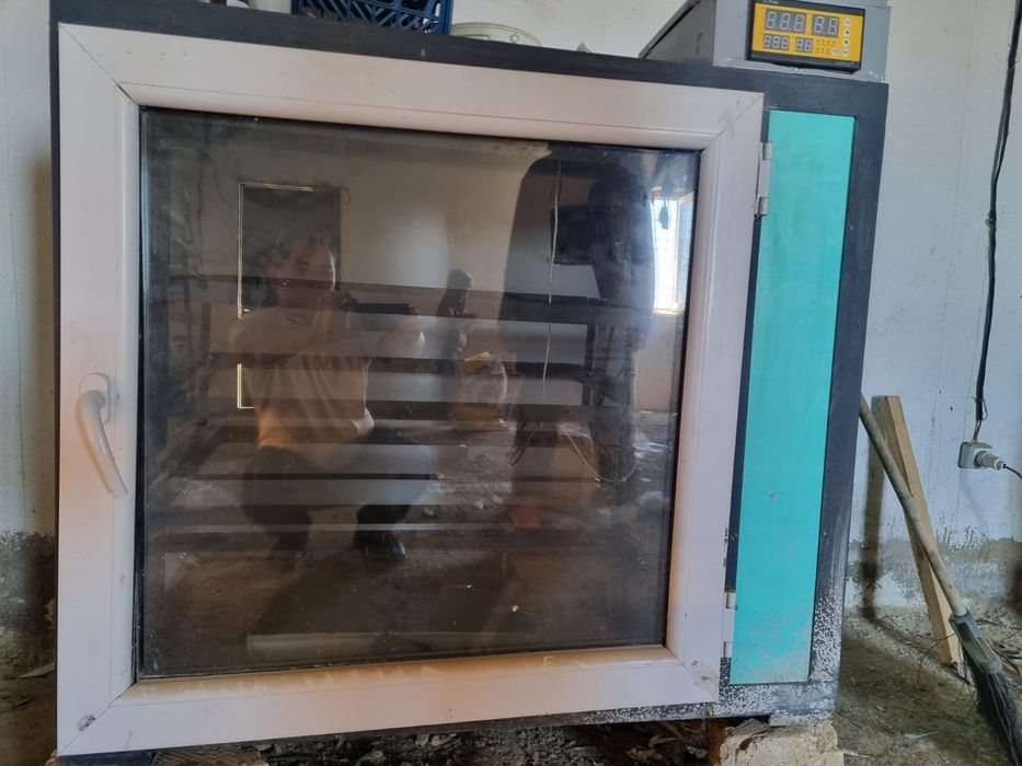 Инкубатор на 600 яйц