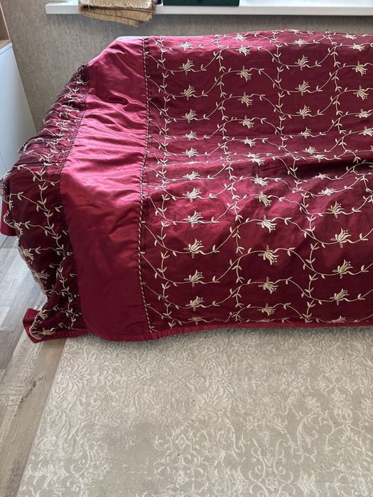 Продаю комплект б/у (покрывало, шторы) в хорошем состоянии