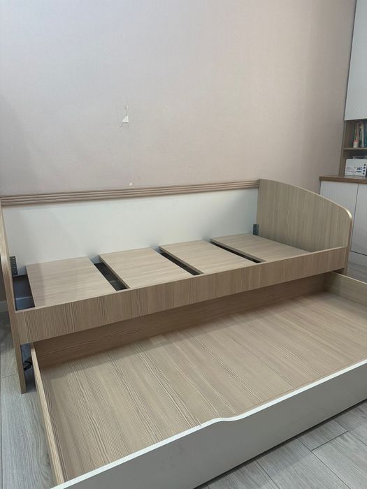 Продам кровать с письменным столом