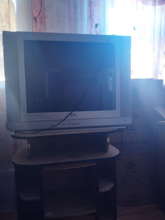 Продам телевизор и холодильник