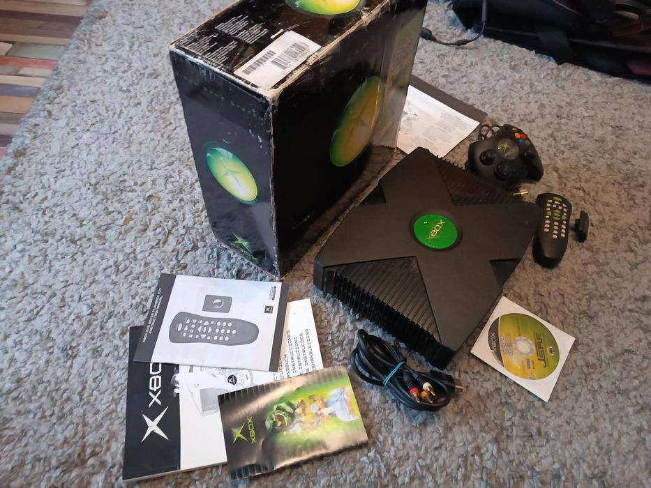 Xbox clasic  complet cutie originala, manuale, telecomanda, dongle joc