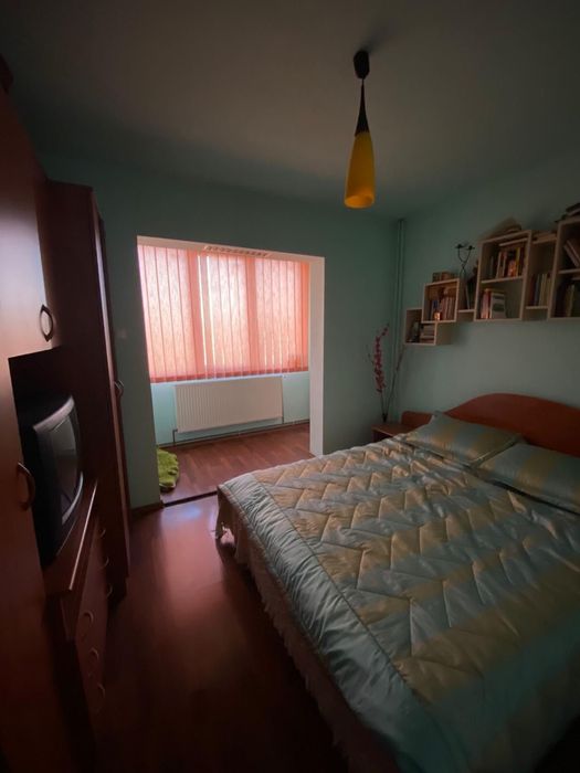 Vand apartament 3 camere (fara agentie )