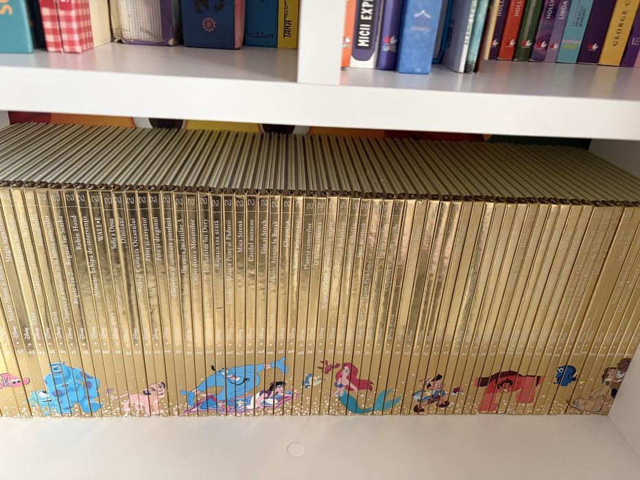 Set 106 cărți „Povești din Colecția de Aur” Disney