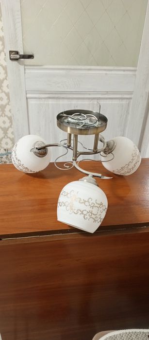 Продам люстры в отличном состоянии