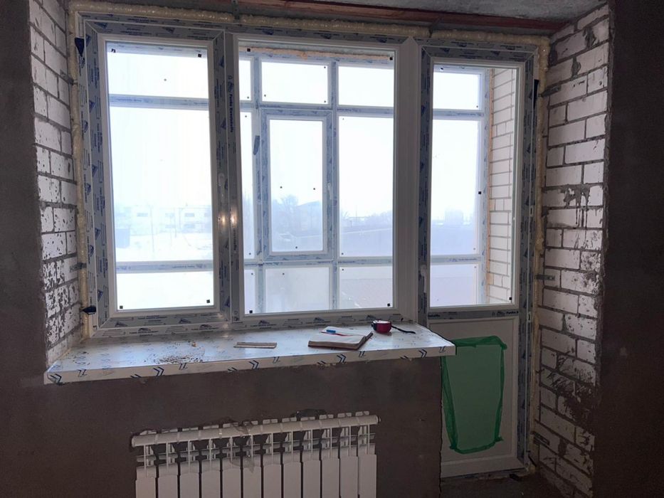 продам витражные и балконные окна с дверью