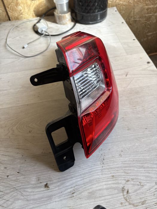 Субару Аутбек Фонарь