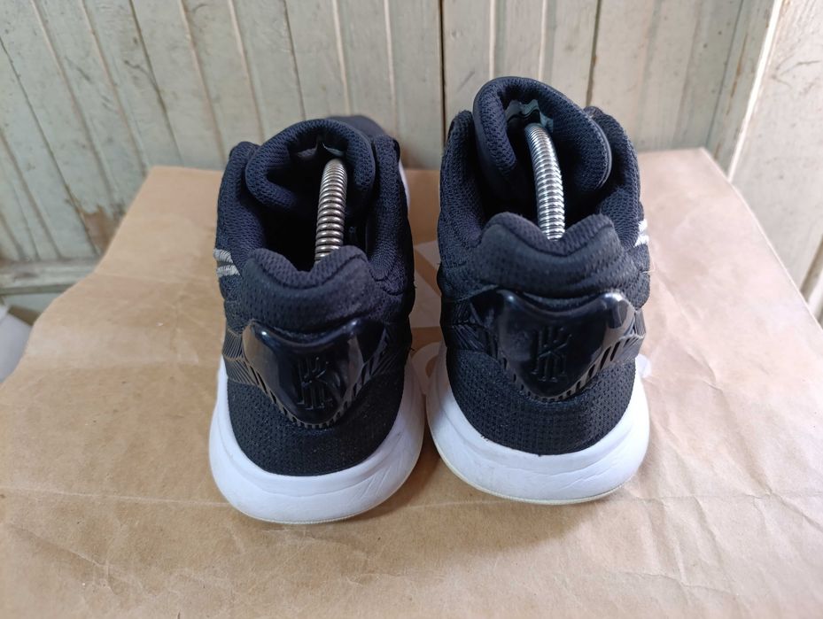 ''Nike Kyrie Flytrap 2''оригинални маратонки 44.5 номер