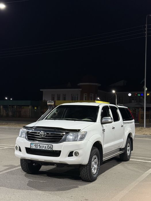 Toyota Hilux 2012 газ бензин