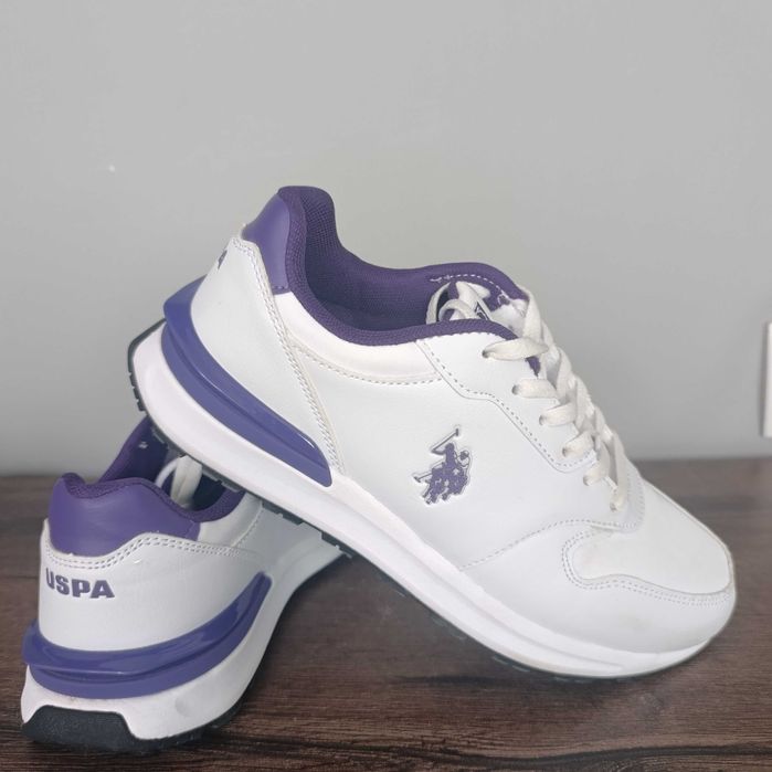 Продавам дамски бели маратонки U.S.Polo Assn.