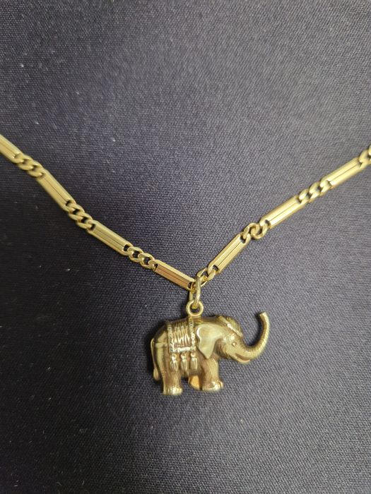 Златен синджир 18 к. със слонче