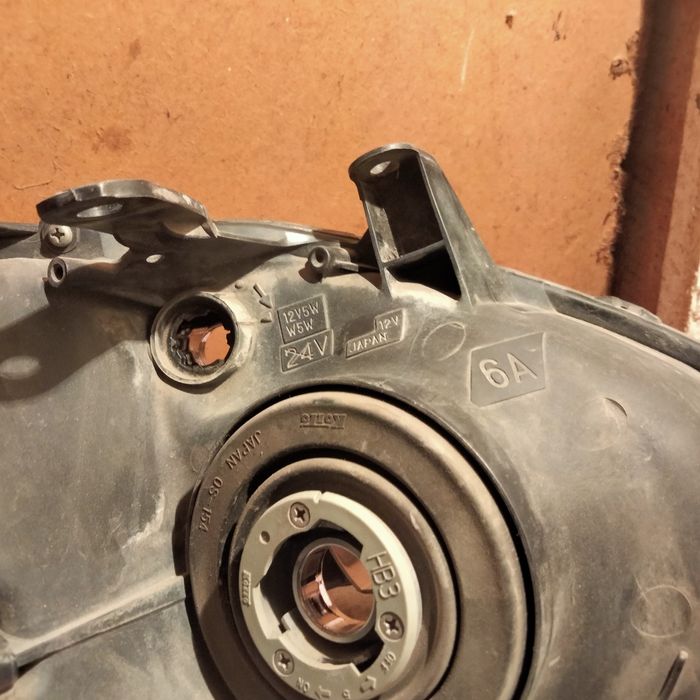 Продам фару Тойота -королла