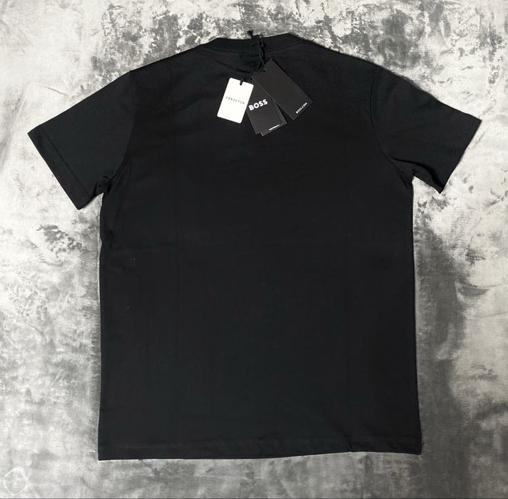 Vand tricou nou de barbati Boss