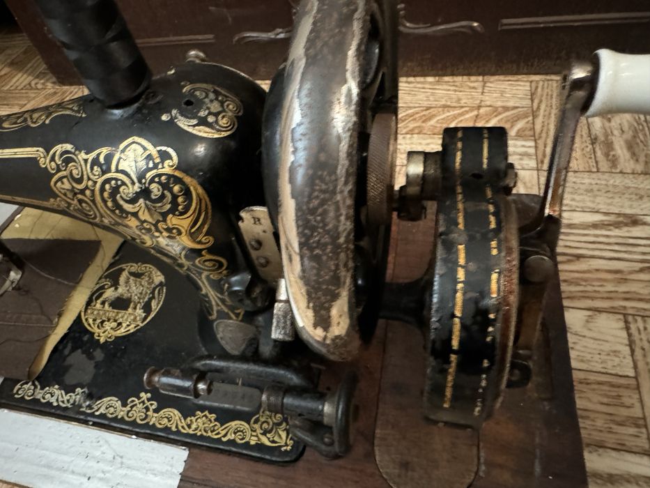 Автентична стара шевна машина