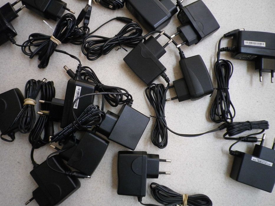 Захранващи AC/DC адаптери