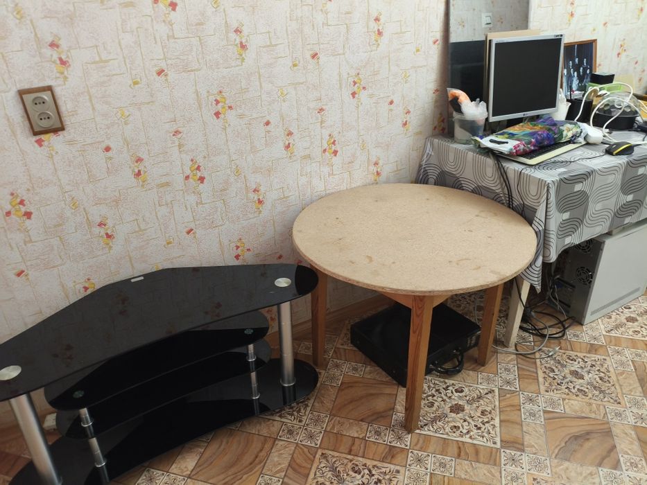 Продам столы и столики