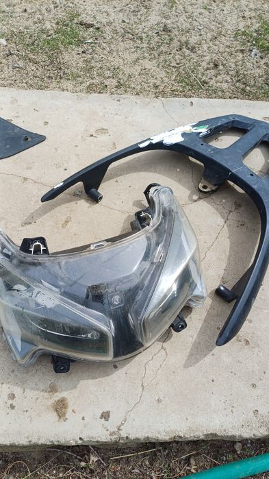 Продам пластик фары и сиденье для м 8 про.