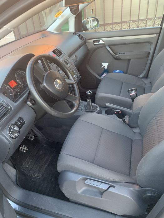 Vând Wolkswagen touran